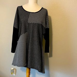 Tishri size medium EUC